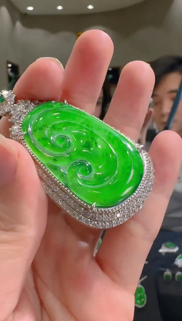 【闪购商品】翡翠吊坠(赠链)银S925镶嵌天然翡翠A货多样性发一件