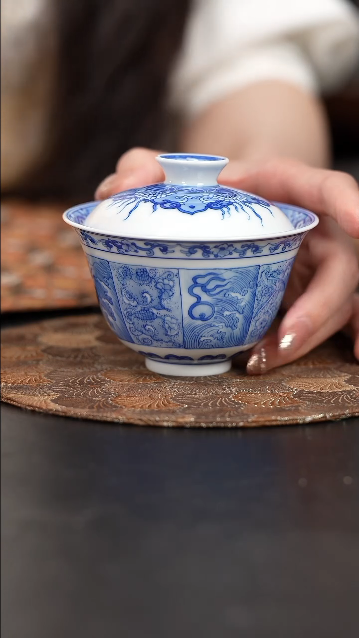 【闪购商品】杯看山柴窑青花图案盖碗