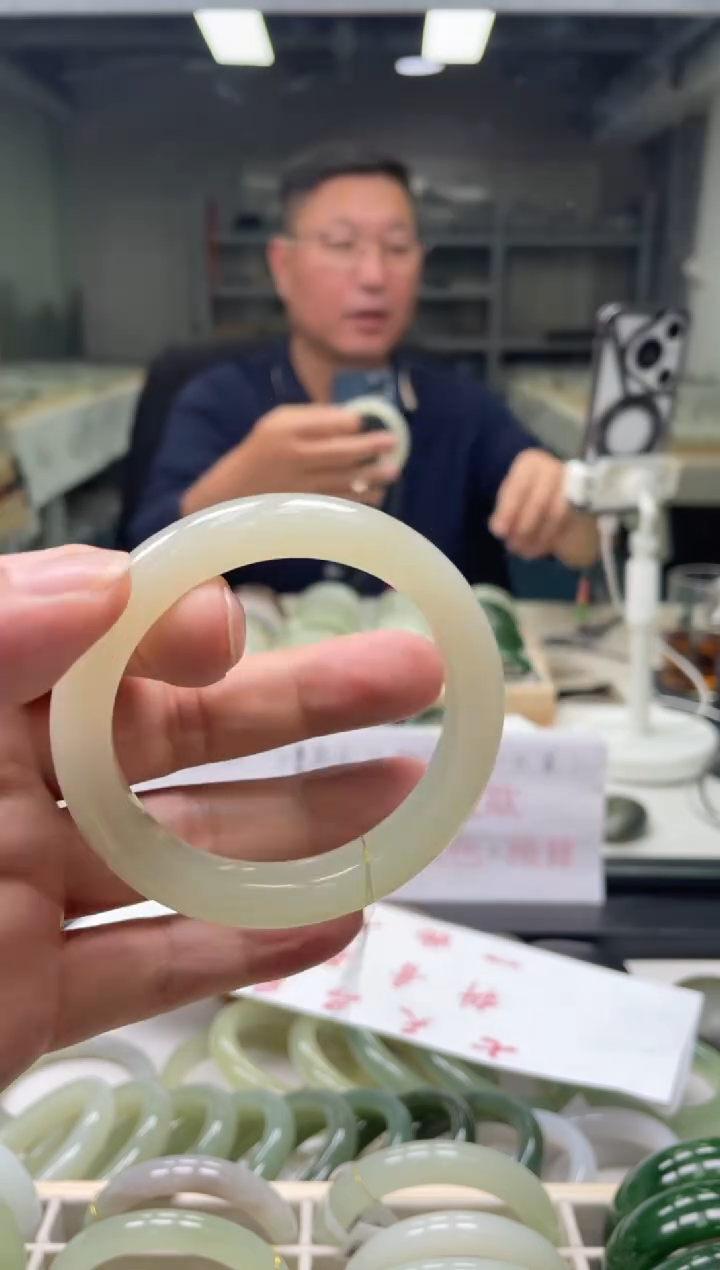 【闪购商品】和田玉手镯未镶嵌57-58圈口3063