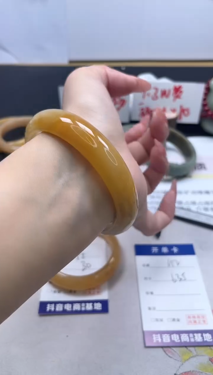 【闪购商品】石英质玉手镯未镶嵌112/63.5