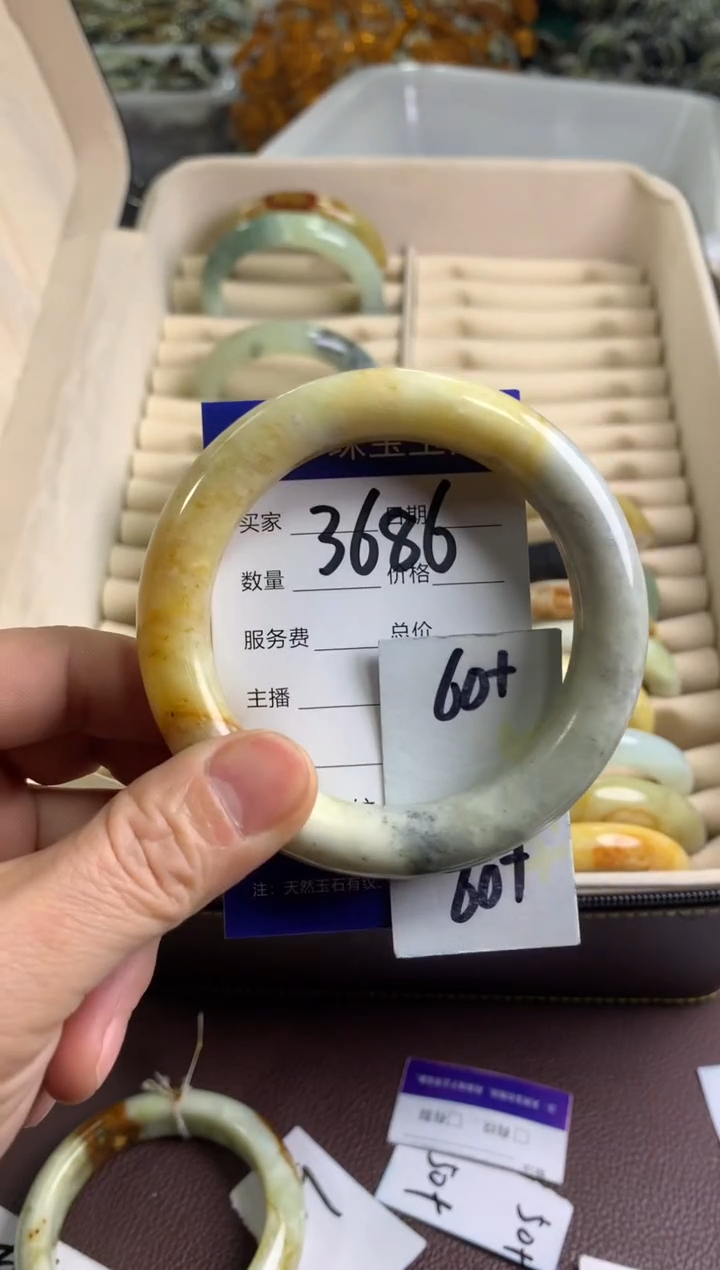 【闪购商品】蛇纹石玉手镯未镶嵌3686