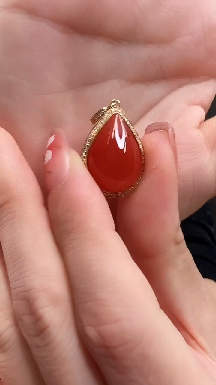 【闪购商品】南红玛瑙吊坠18K金镶嵌/水滴款