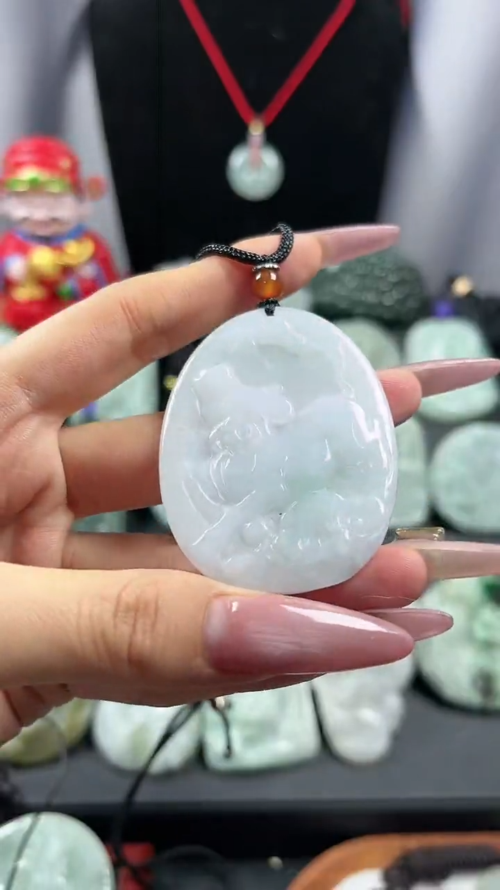 【闪购商品】翡翠颈饰未镶嵌牛牌