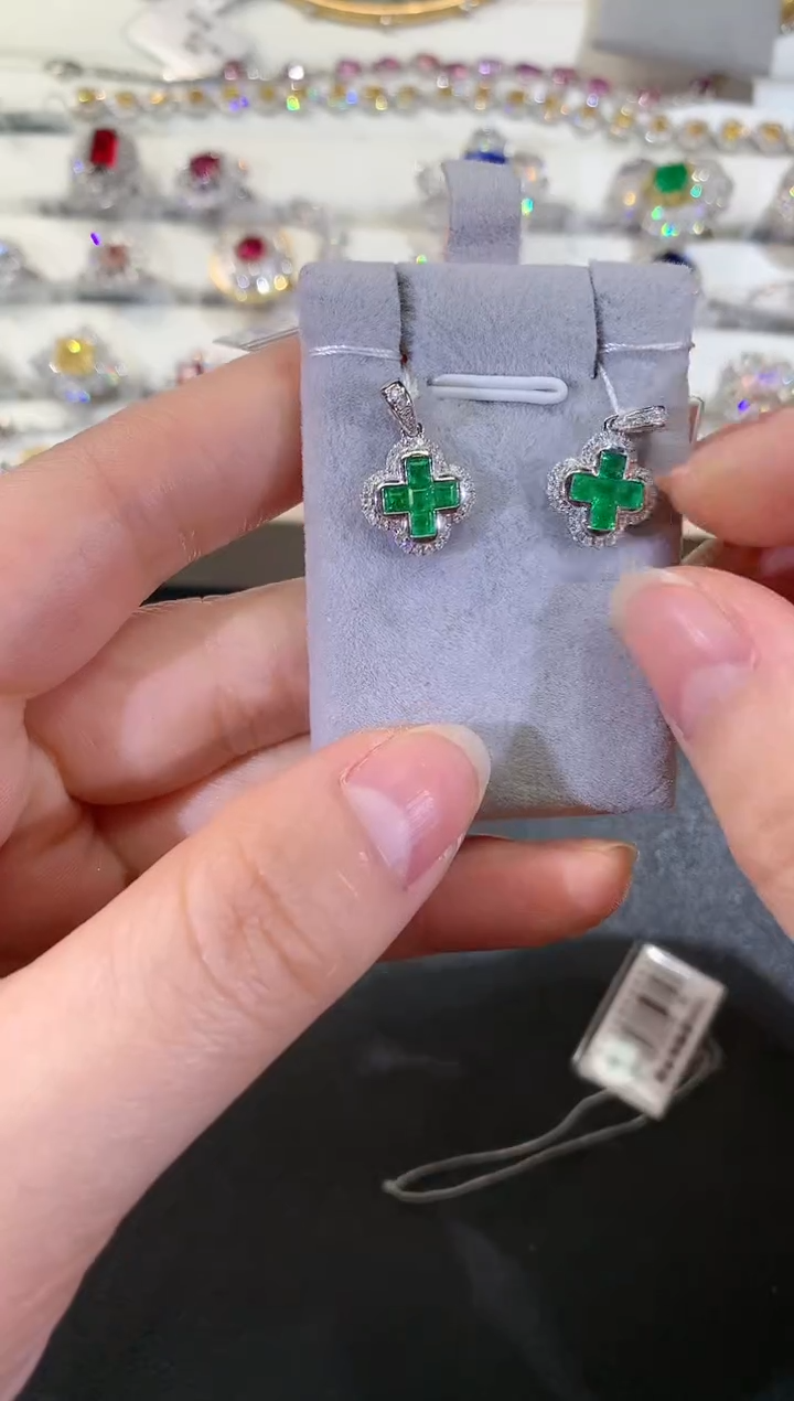 【闪购商品】祖母绿吊坠18K金镶嵌R266|2500多样性发其一