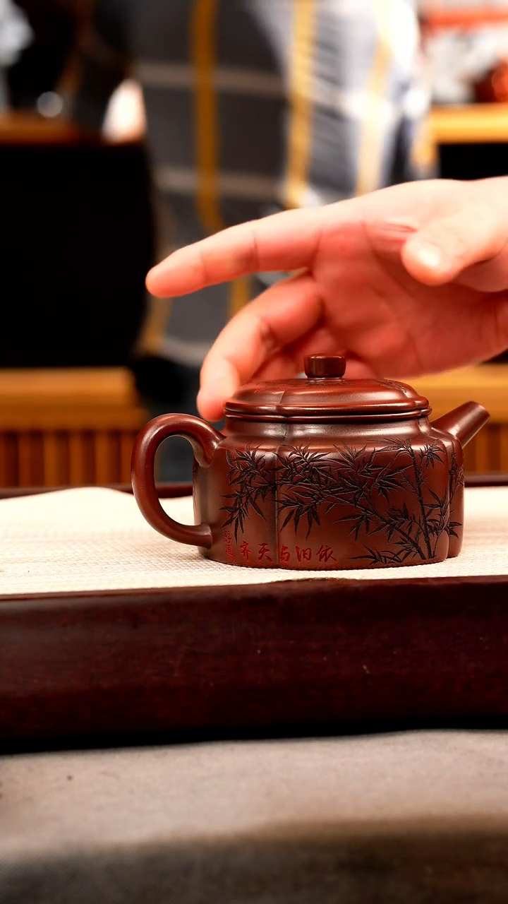 茶壶紫砂古乌泥 筋纹德钟 刻竹