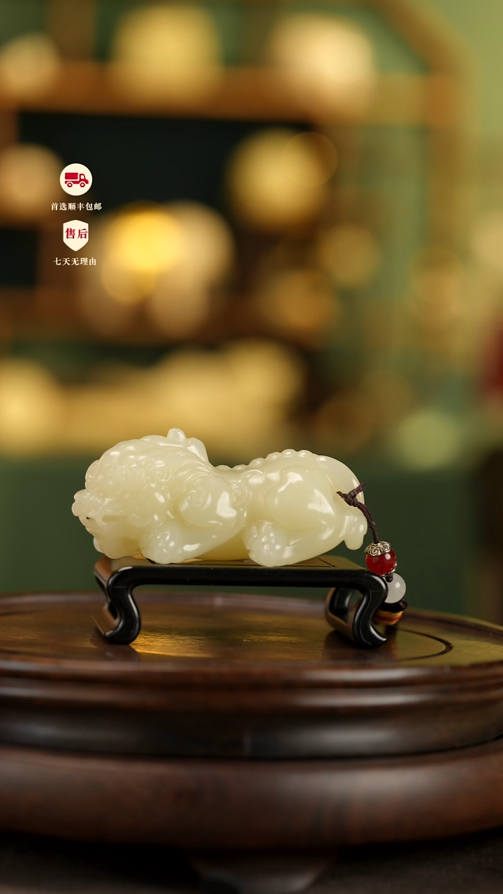 云南石竹叶青雕刻：吞金貔貅手把件摆件