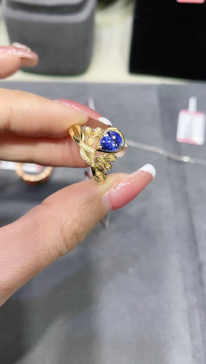 【闪购商品】蓝宝石戒指18K金镶嵌·