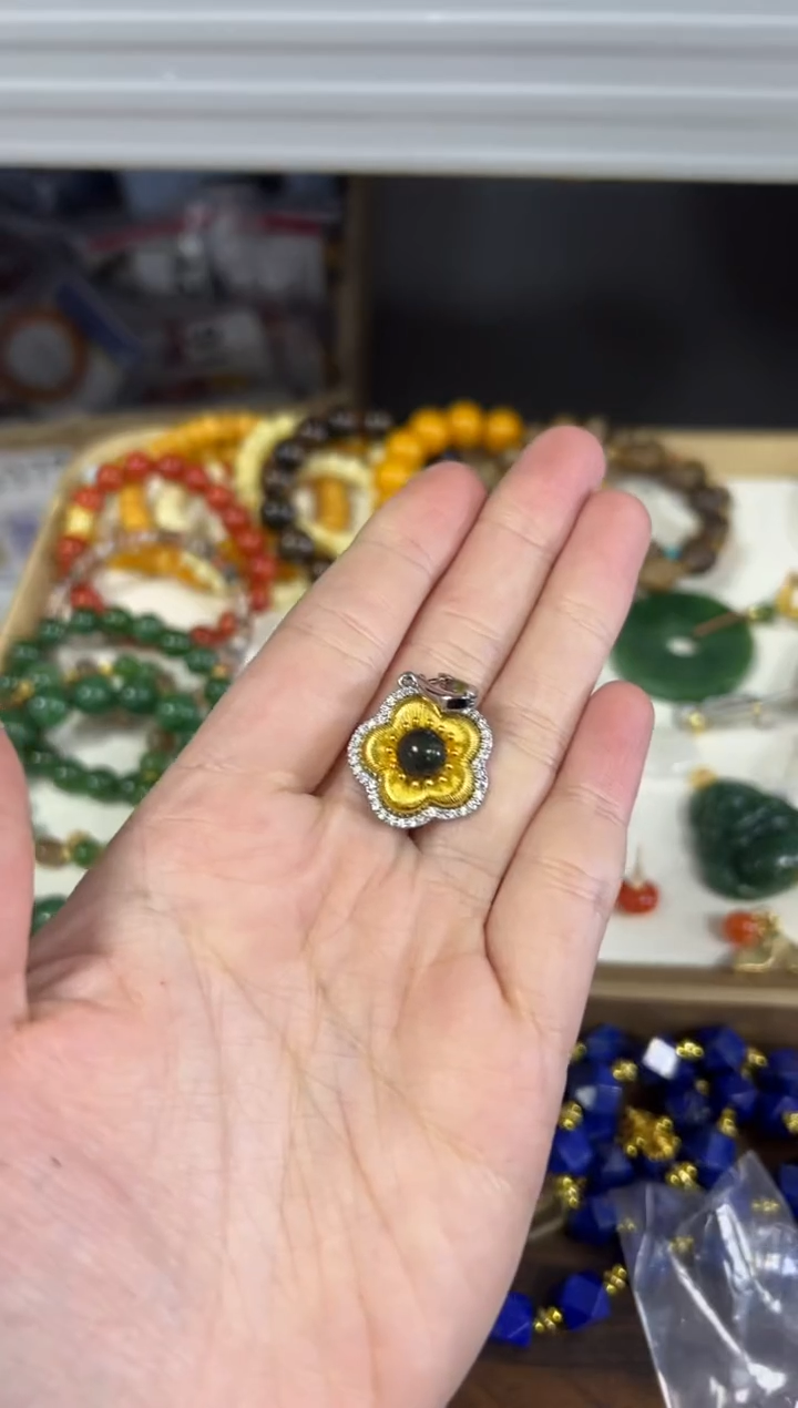 蓝珀颈饰未镶嵌琥珀蓝珀太阳花镶嵌款吊坠[85]