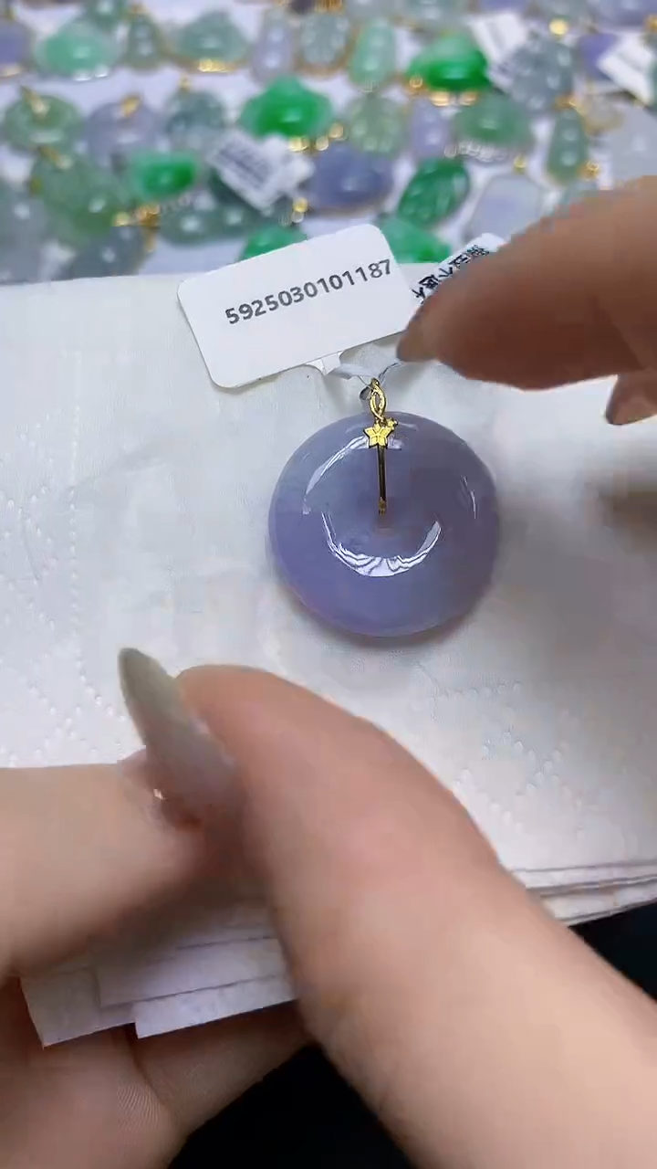 翡翠18K金镶嵌颈饰天然缅甸A货翡翠