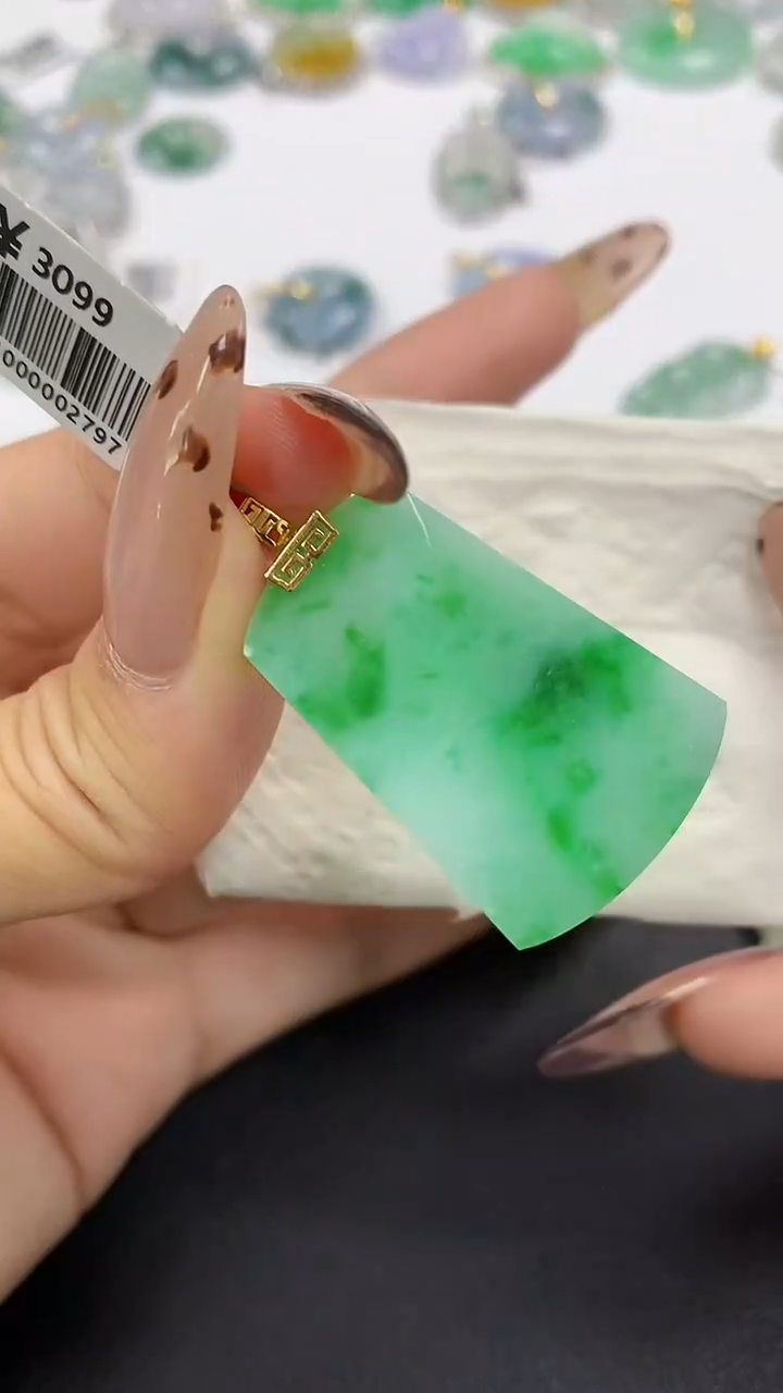 颈饰18K金镶嵌翡翠a货假一赔三支持复检百元上9元证书费自理