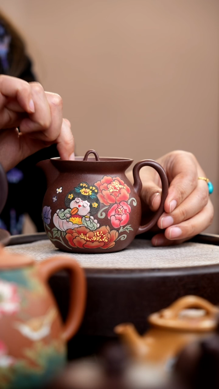 茶壶紫砂紫泥蜜罐泥绘唐美人牡丹 