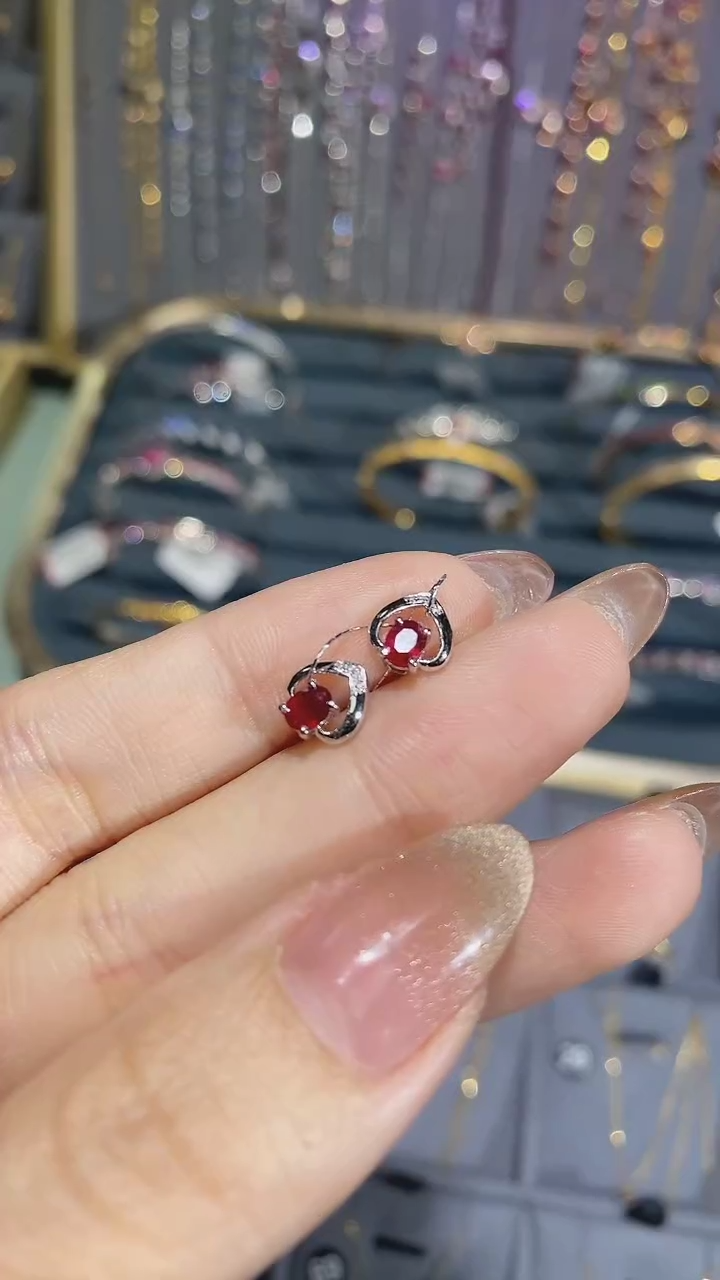 【闪购商品】红宝石耳饰18K金镶嵌耳钉