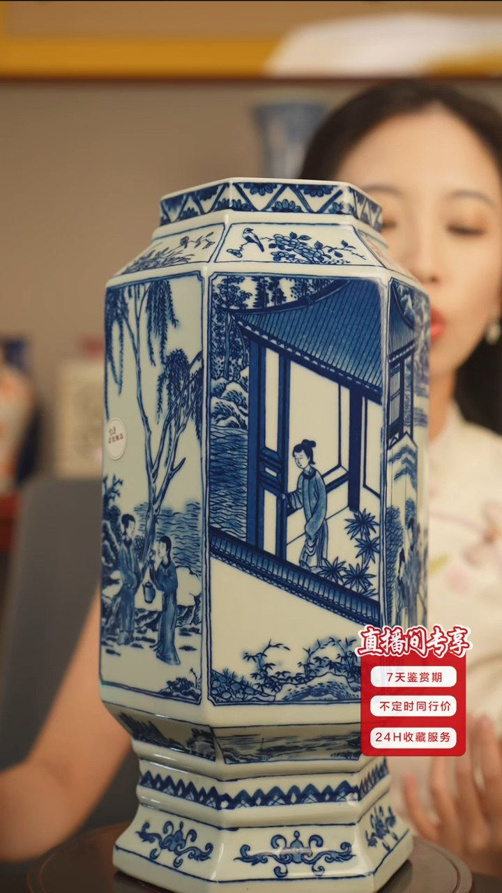 其他青花开窗人物六方灯笼瓶一只