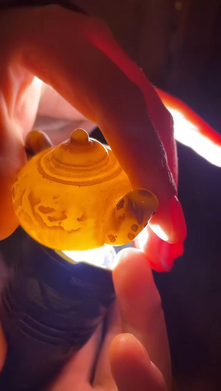 【闪购商品】蜜蜡颈饰未镶嵌老蜜把把壶