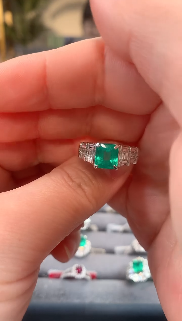 【闪购商品】祖母绿戒指铂Pt900镶嵌祖母绿