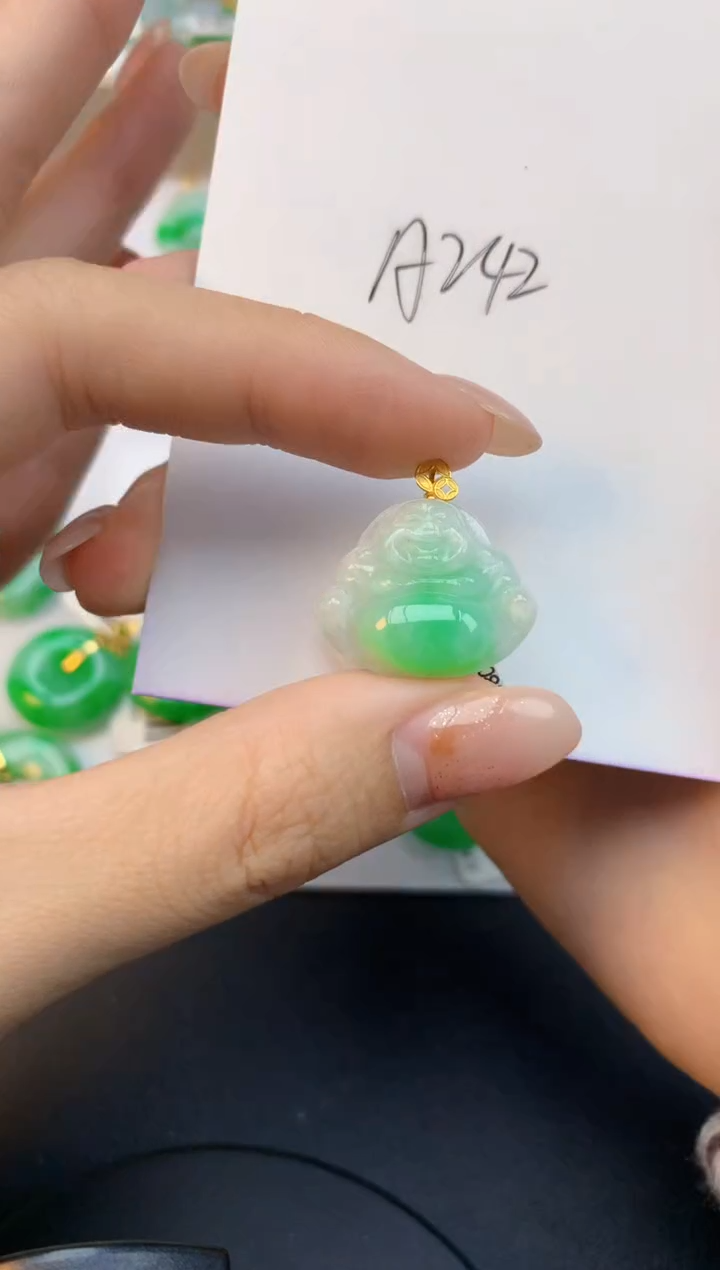 颈饰18K金镶嵌翡翠天然缅甸a货翡翠百元以上9元证书费自理