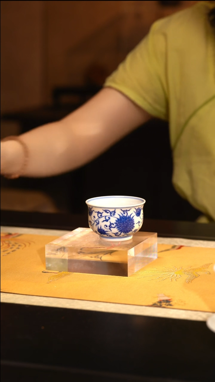 L红丰窑青花团菊炉式杯