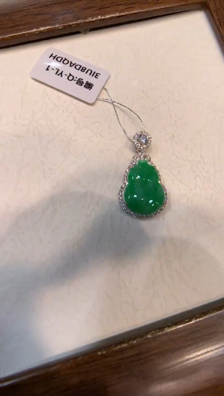 颈饰银S925镶嵌翡翠葫芦