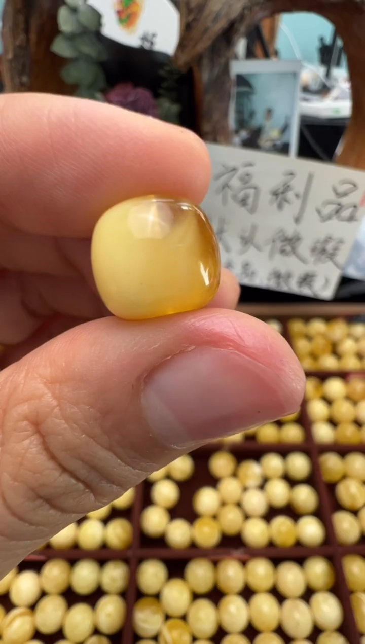 【闪购商品】蜜蜡裸石未镶嵌俄料微瑕12.3*10.7m1.101克