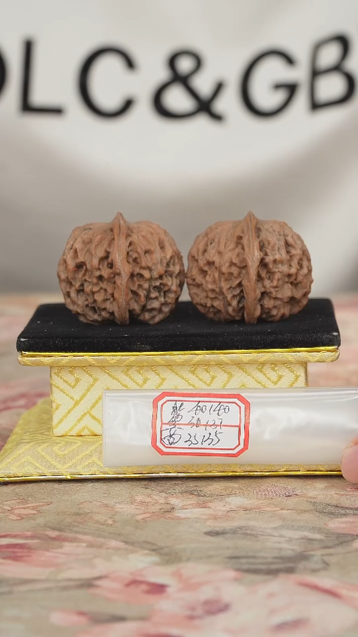 文玩核桃把件非嫁接元宝
