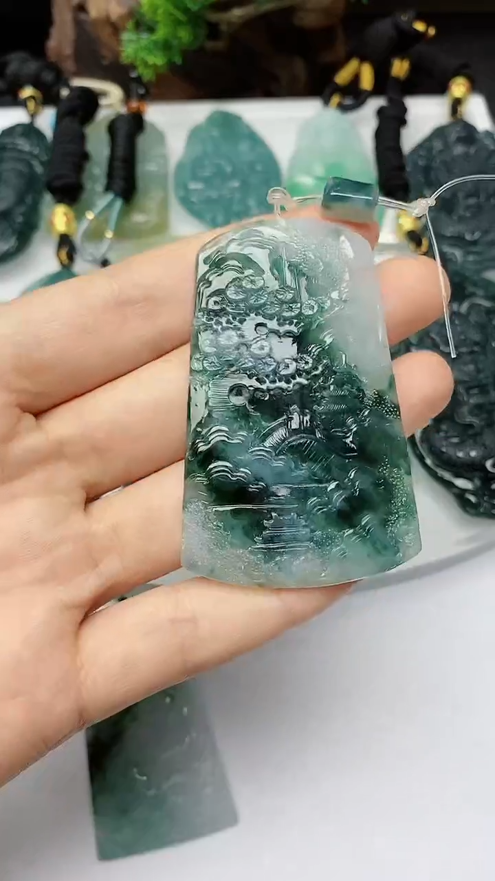 【闪购商品】翡翠颈饰未镶嵌