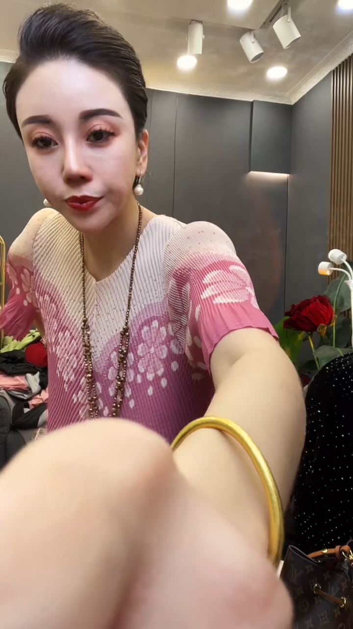 聚酯纤维（涤纶）粉色定位花裙