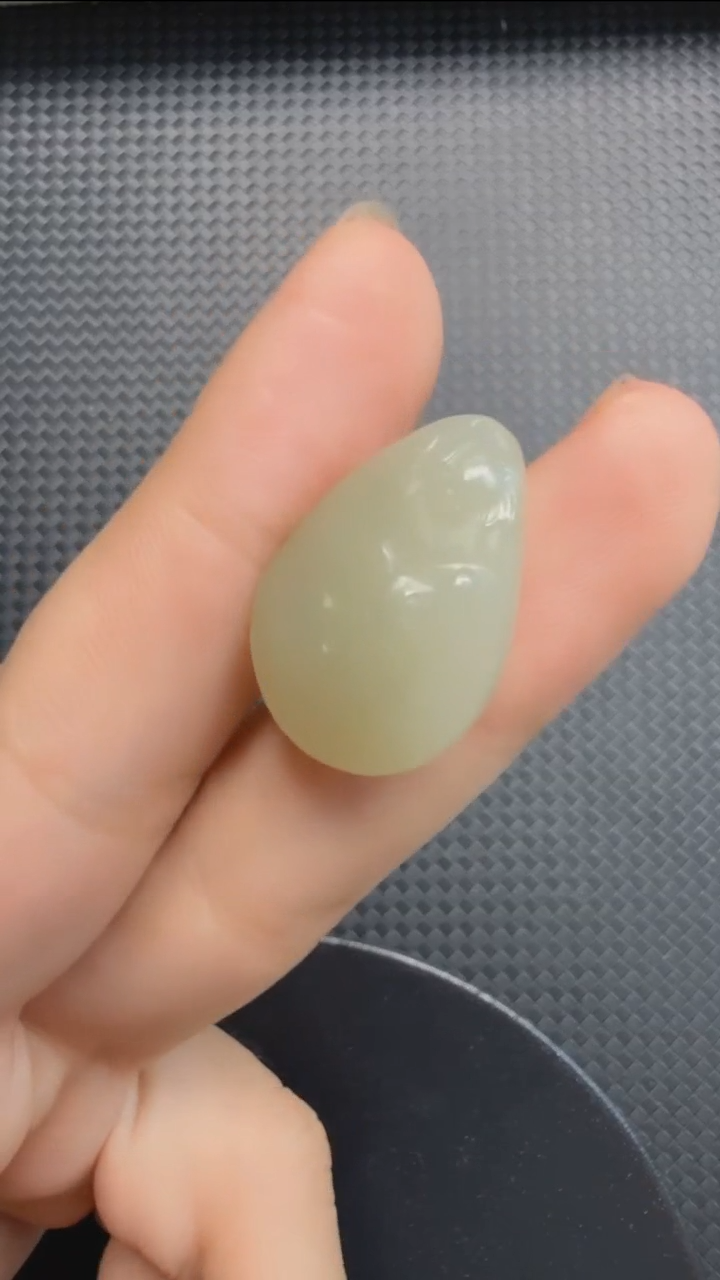 和田玉未镶嵌吊坠(不含链)124牛