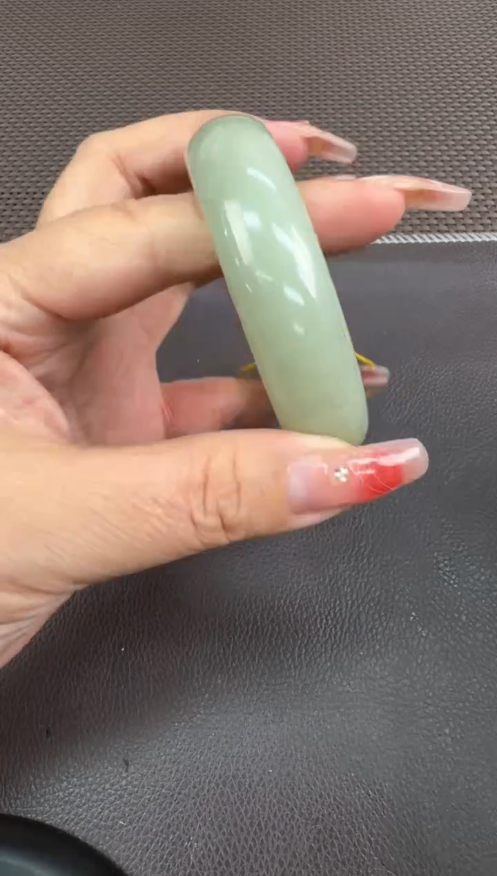 【闪购商品】和田玉手镯未镶嵌57