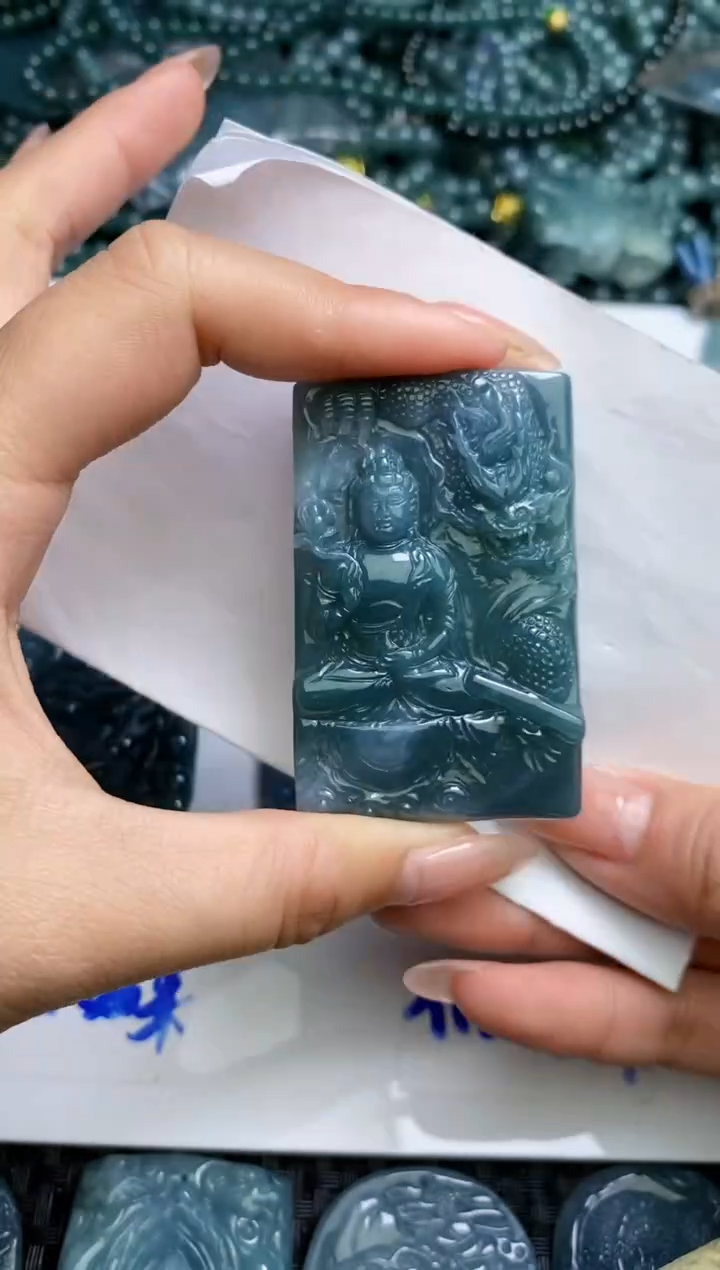 【闪购商品】翡翠颈饰未镶嵌         