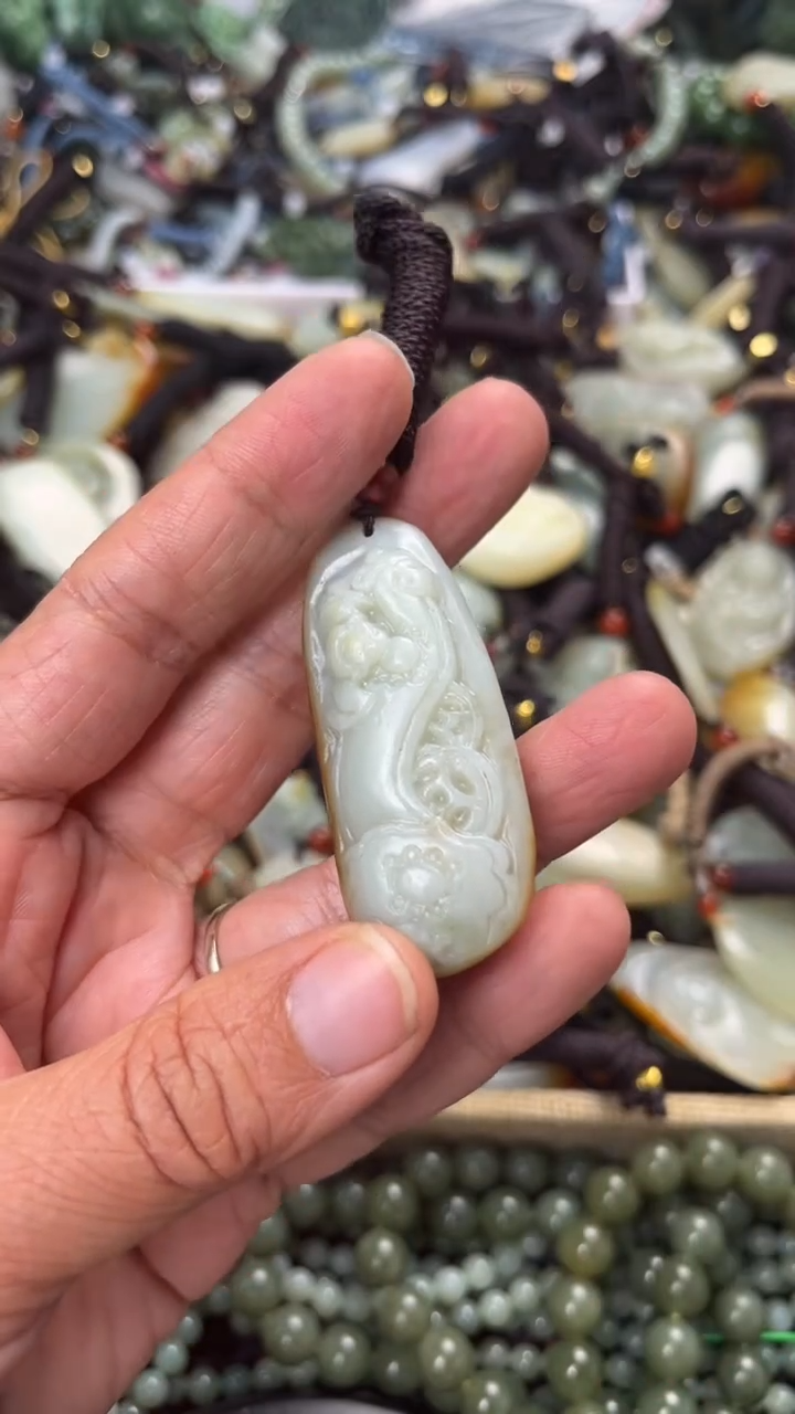 【闪购商品】和田玉颈饰未镶嵌多样性发货没有证书拍一发一有瑕