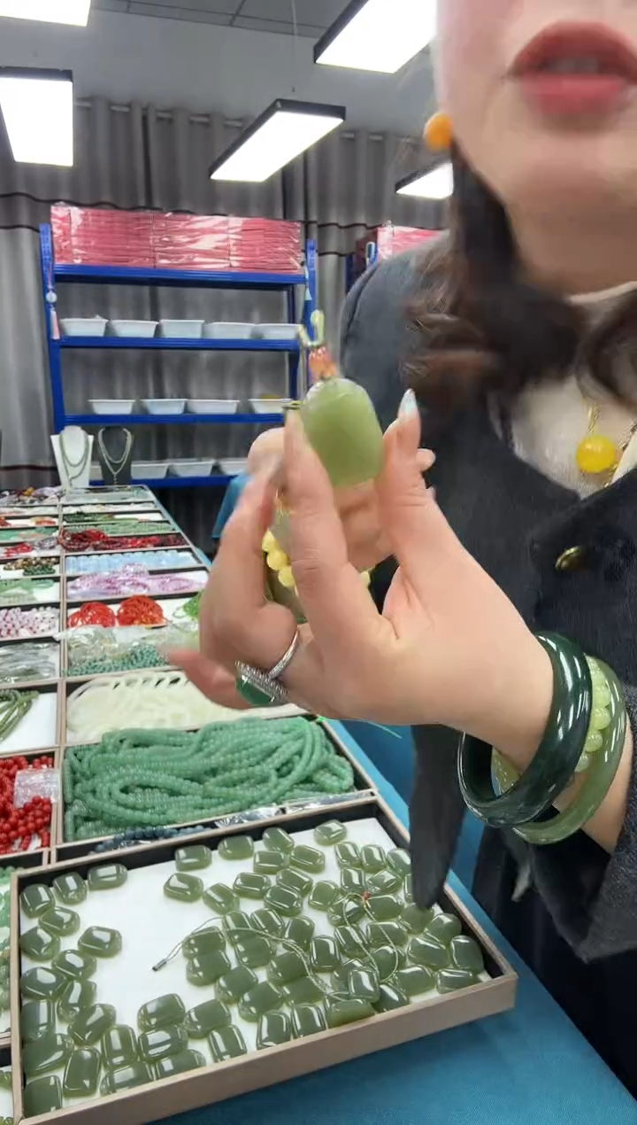 颈饰未镶嵌和田玉晴水小方糖吊坠