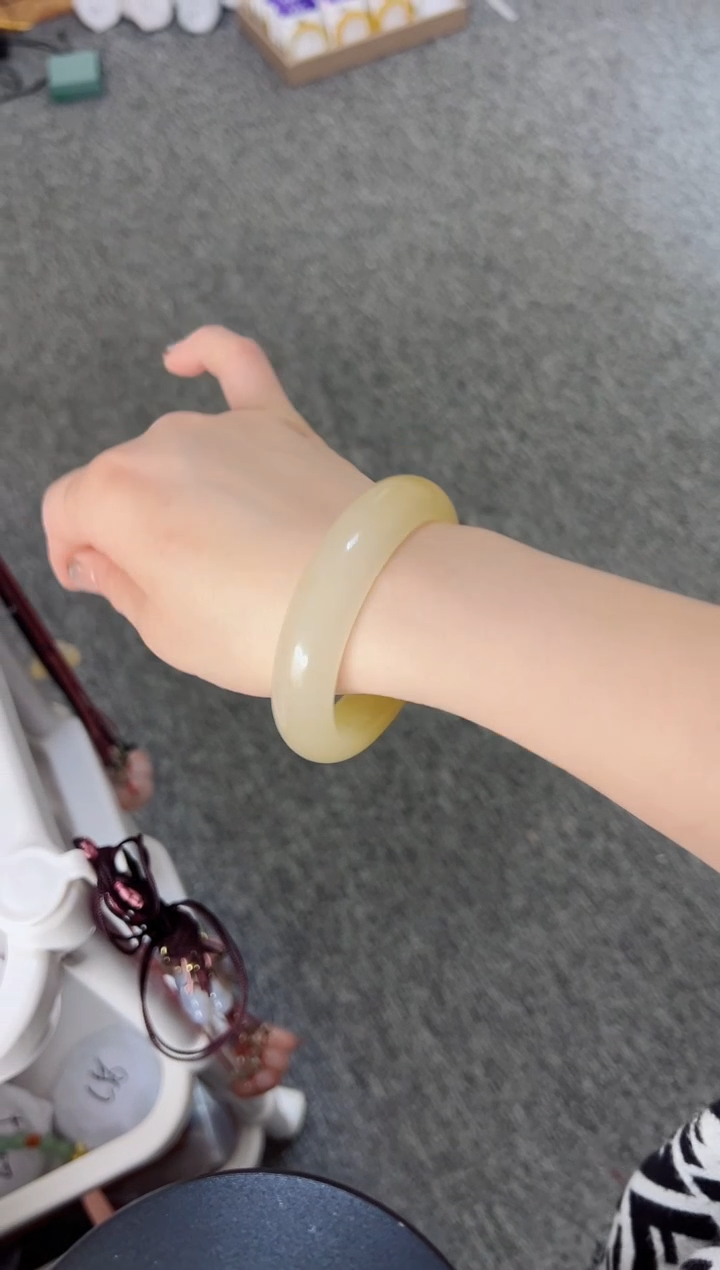 【闪购商品】石英质玉手镯未镶嵌475-62