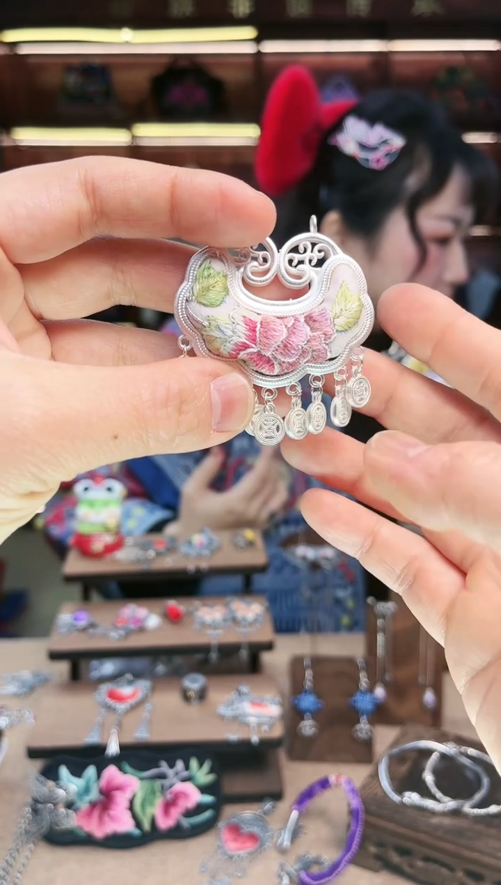 【闪购商品】织绣1743黔东南苗族刺绣