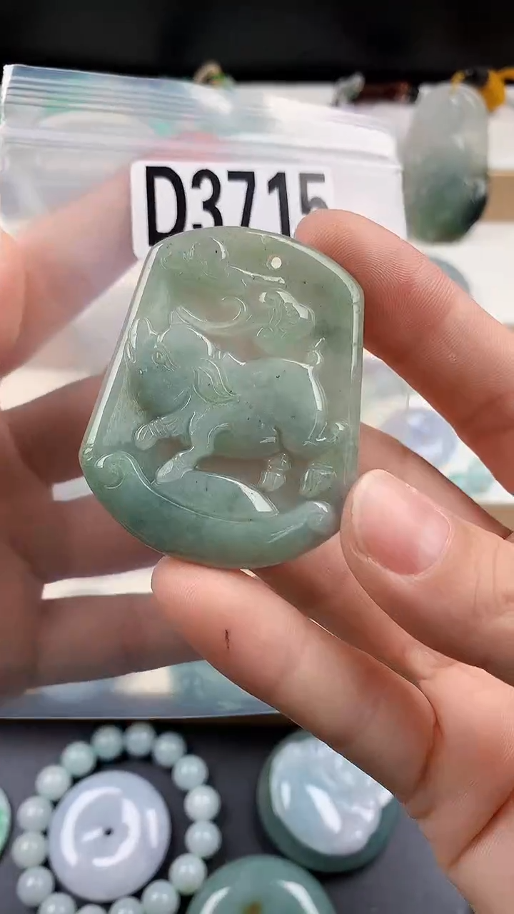 颈饰未镶嵌翡翠天然翡翠吊坠挂件