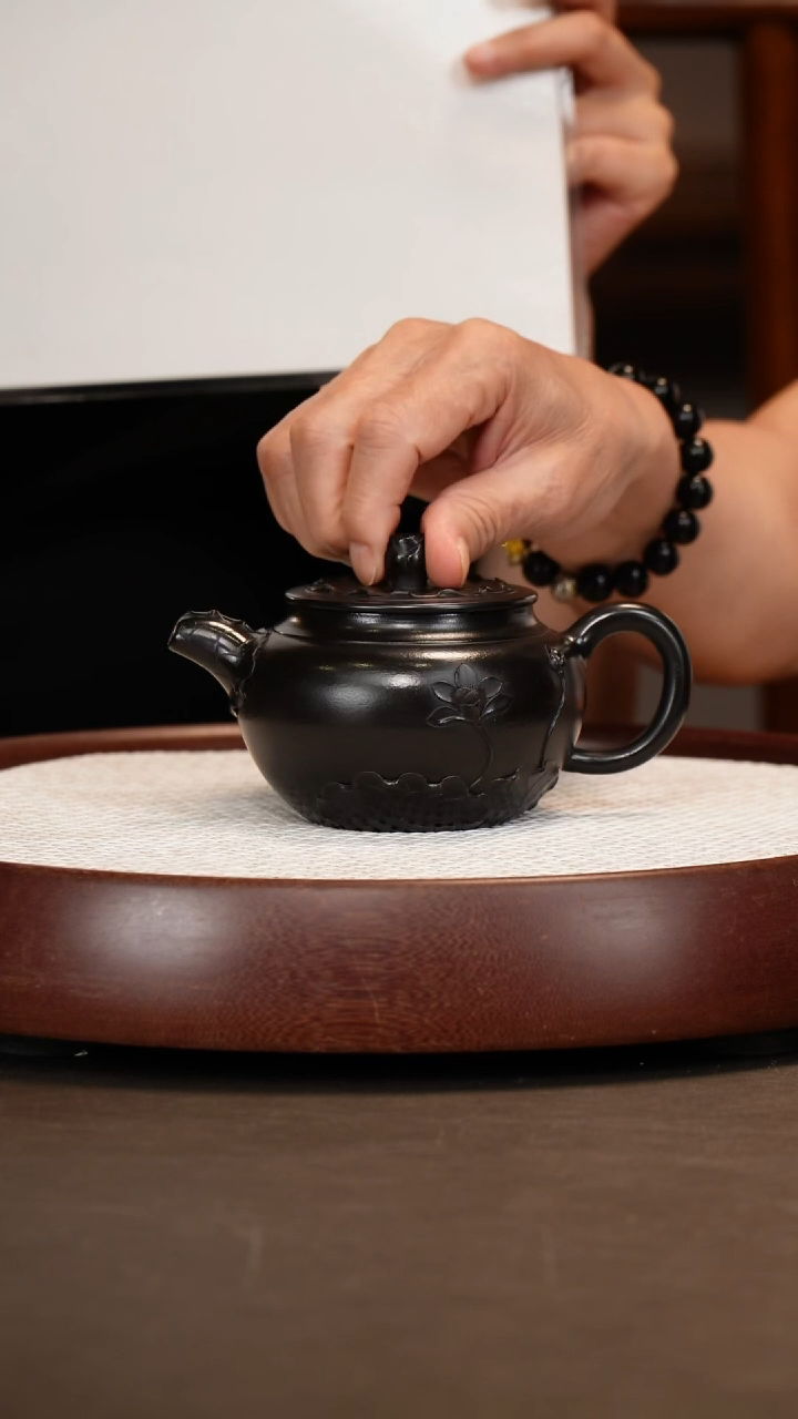 茶壶紫砂【鲍宜明】红木烧荷花壶350c