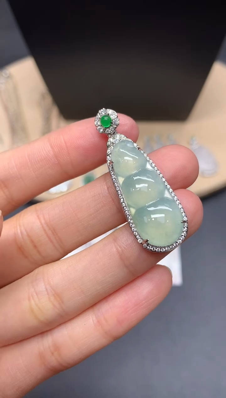 【闪购商品】翡翠吊坠(不含链)银S925镶嵌福豆【无服务费】