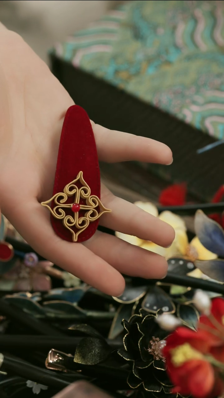 刺绣湘传礼盘扣发夹