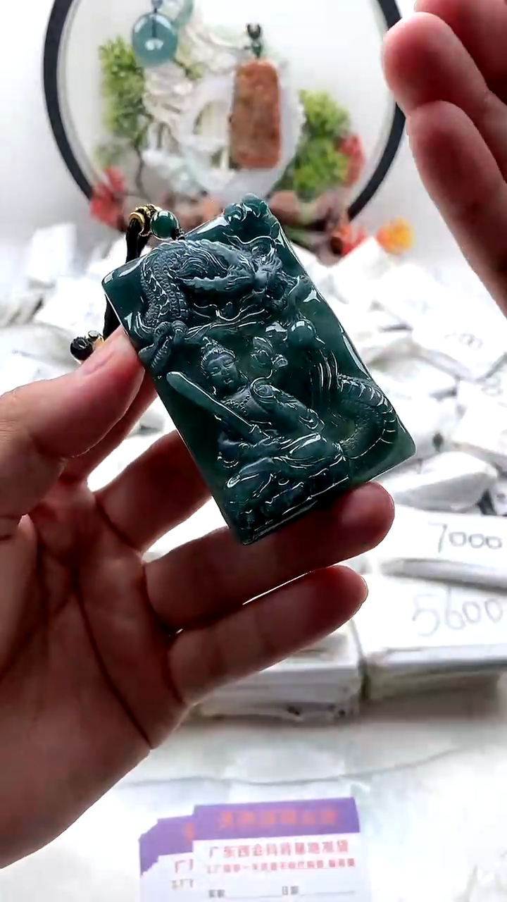 颈饰未镶嵌翡翠虚空藏