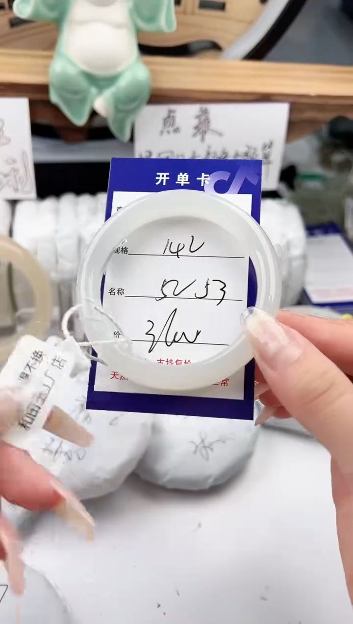 和田玉手镯未镶嵌142颜色微差无瑕疵