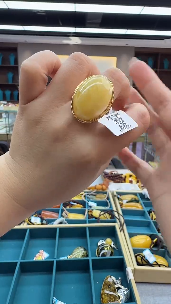 琥珀颈饰未镶嵌196秒拍号 假一罚三 