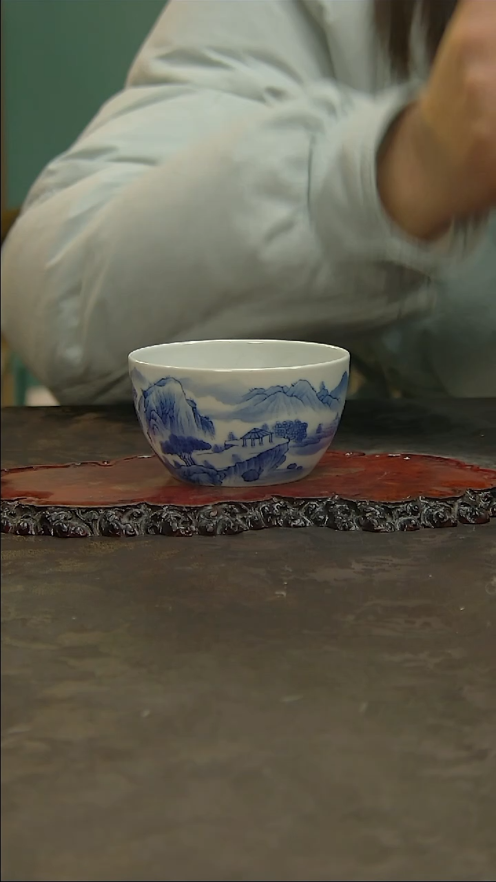 【闪购商品】青花手绘山水主人杯