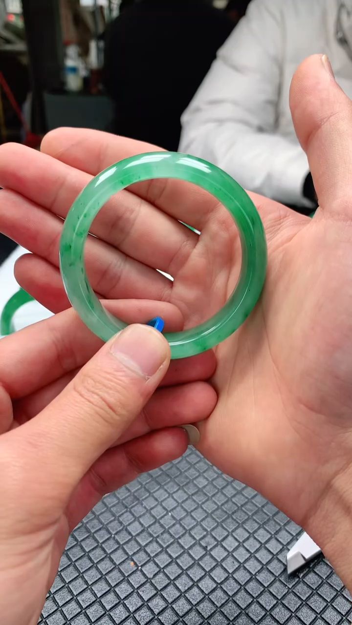 【闪购商品】石英质玉手镯未镶嵌冰飘花手镯