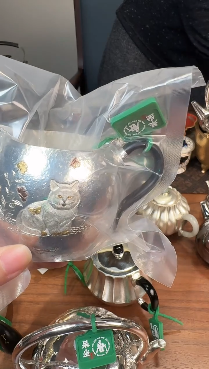 呆坐专场银壶DZ0050呆坐-錾刻嵌金灵喵戏蝶公道