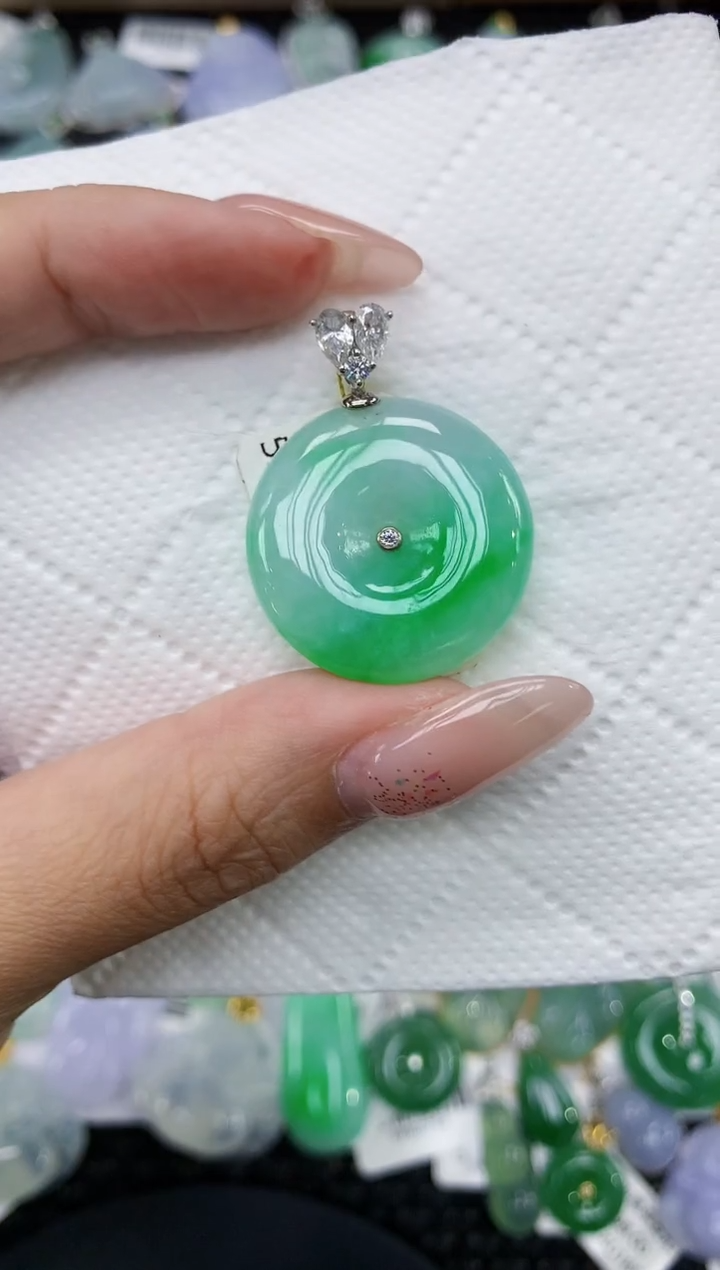 颈饰18K金镶嵌翡翠 1111111111