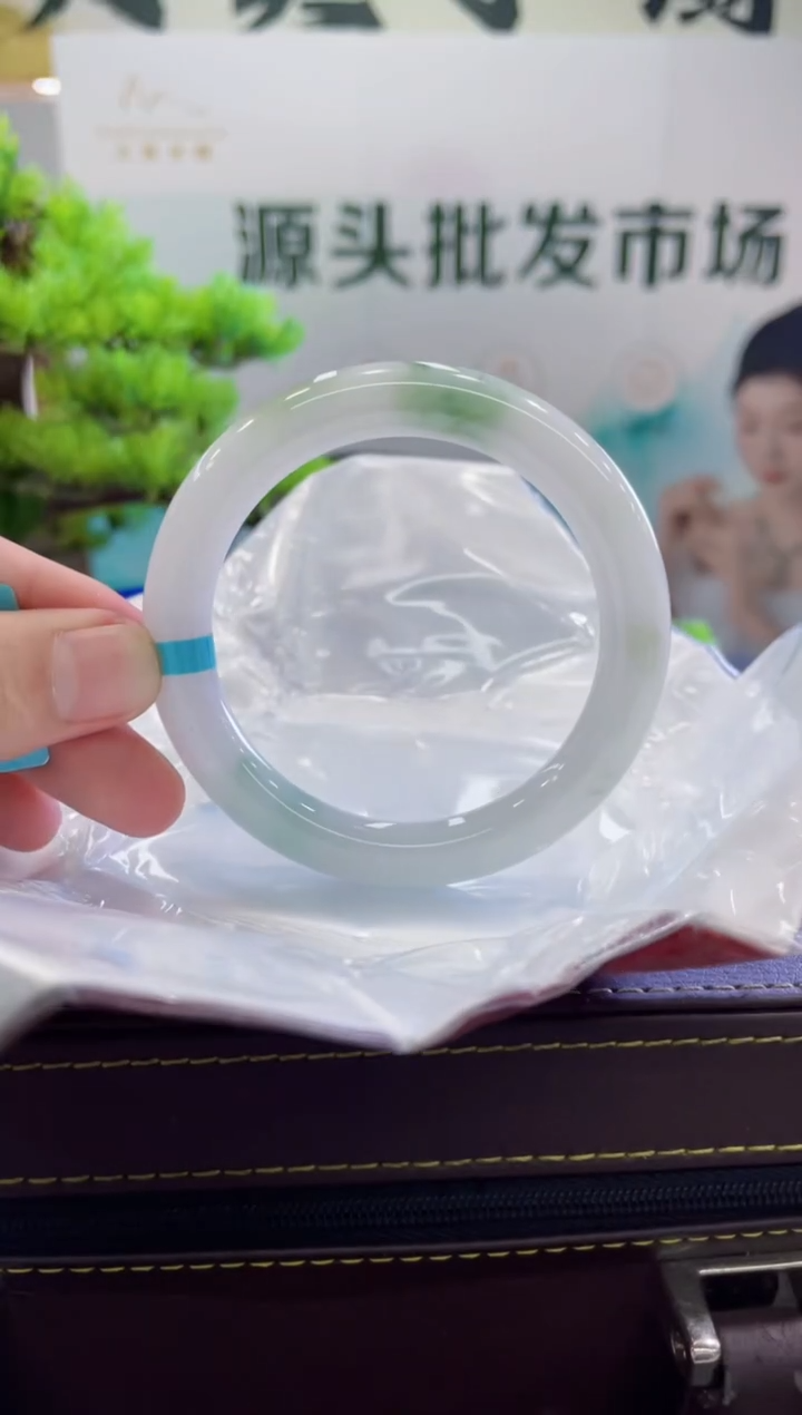 【闪购商品】翡翠手镯未镶嵌手镯