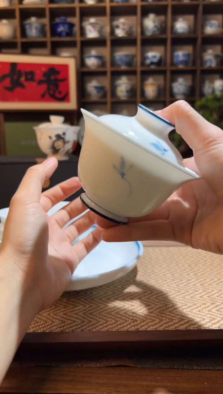 【闪购商品】手绘玉兰花大二才盖碗