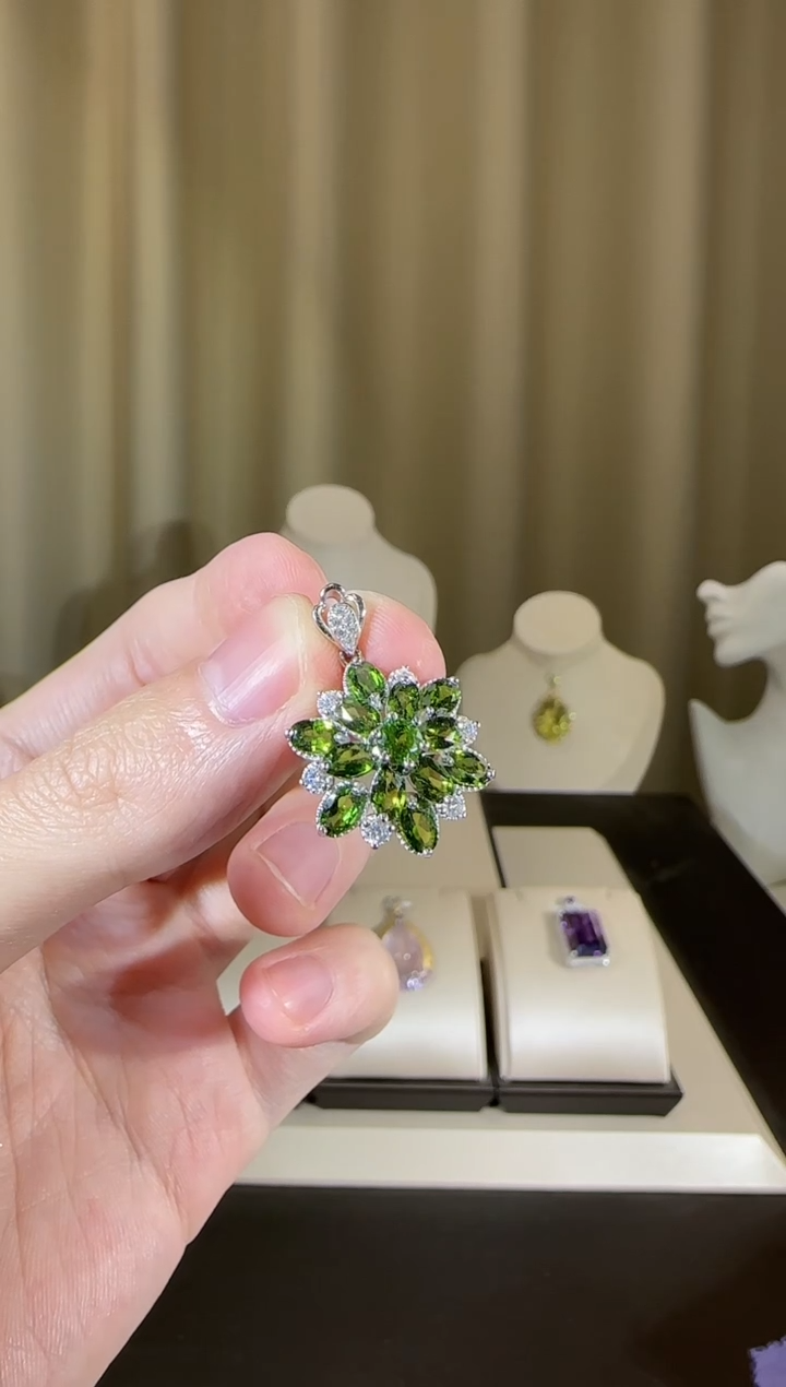 【闪购商品】透辉石吊坠银S925镶嵌17mm