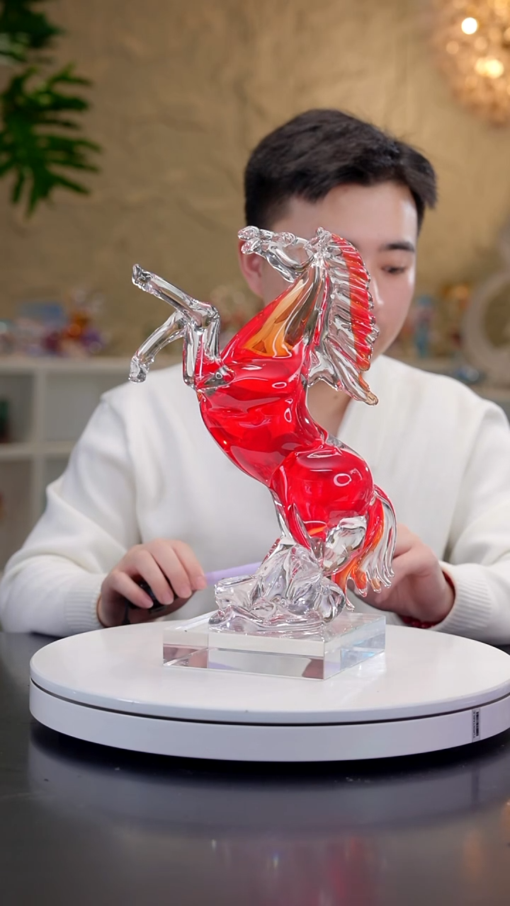 手工艺品琉璃东**泽宝石红立马摆件+底座