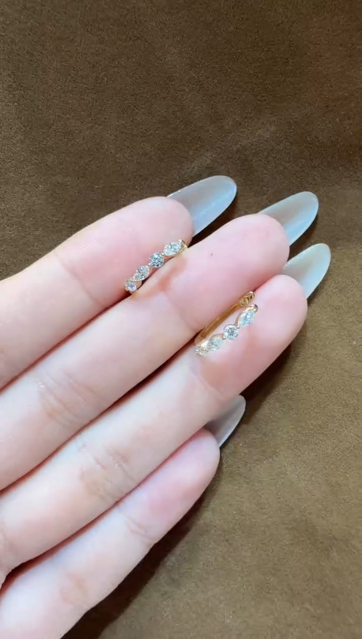 18K金镶嵌实验室培育钻石耳饰@@耳圈黄马眼间圆形10MM