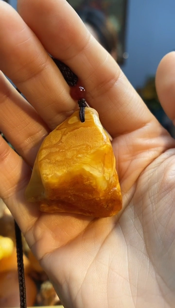 未镶嵌颈饰琥珀吊坠